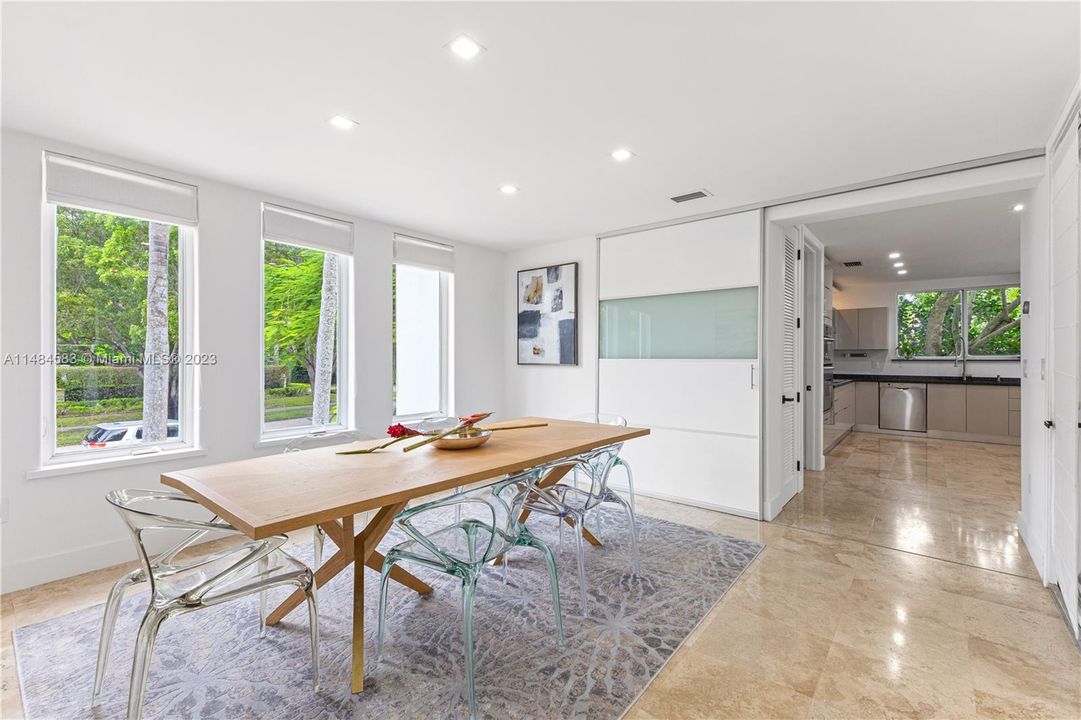 最近售出: $5,494,997 (6 贝兹, 6 浴室, 4393 平方英尺)