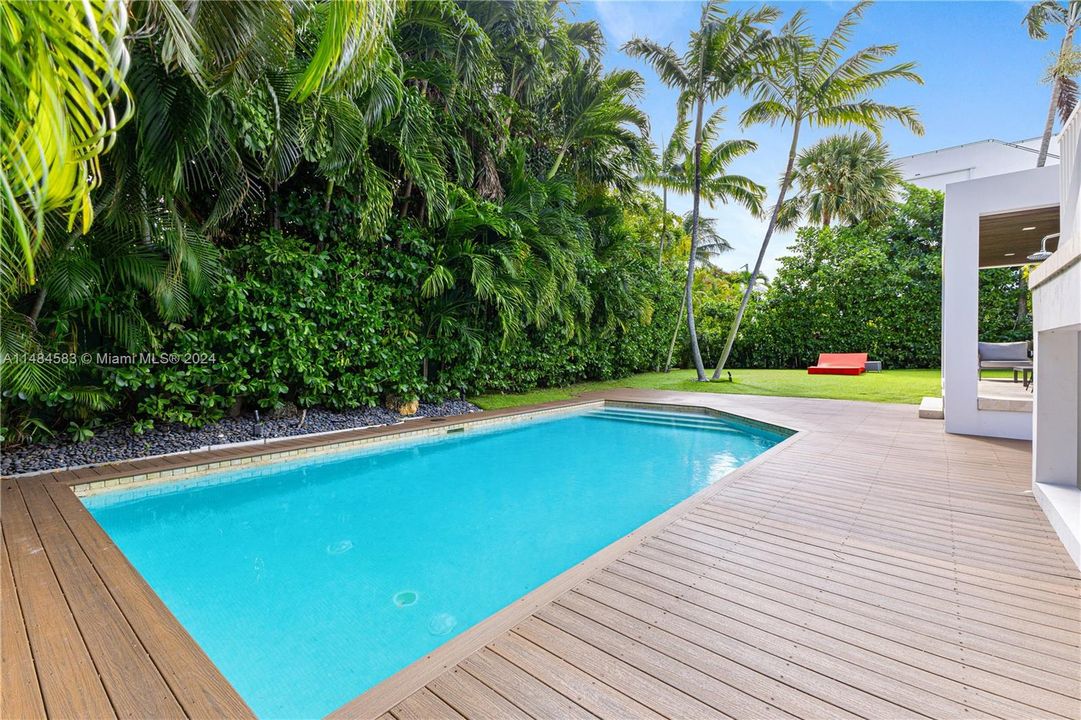 最近售出: $5,494,997 (6 贝兹, 6 浴室, 4393 平方英尺)