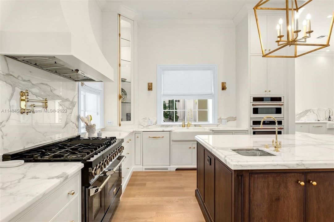 Недавно продано: $19,900,000 (6 спален, 7 ванн, 17740 Квадратных фут)