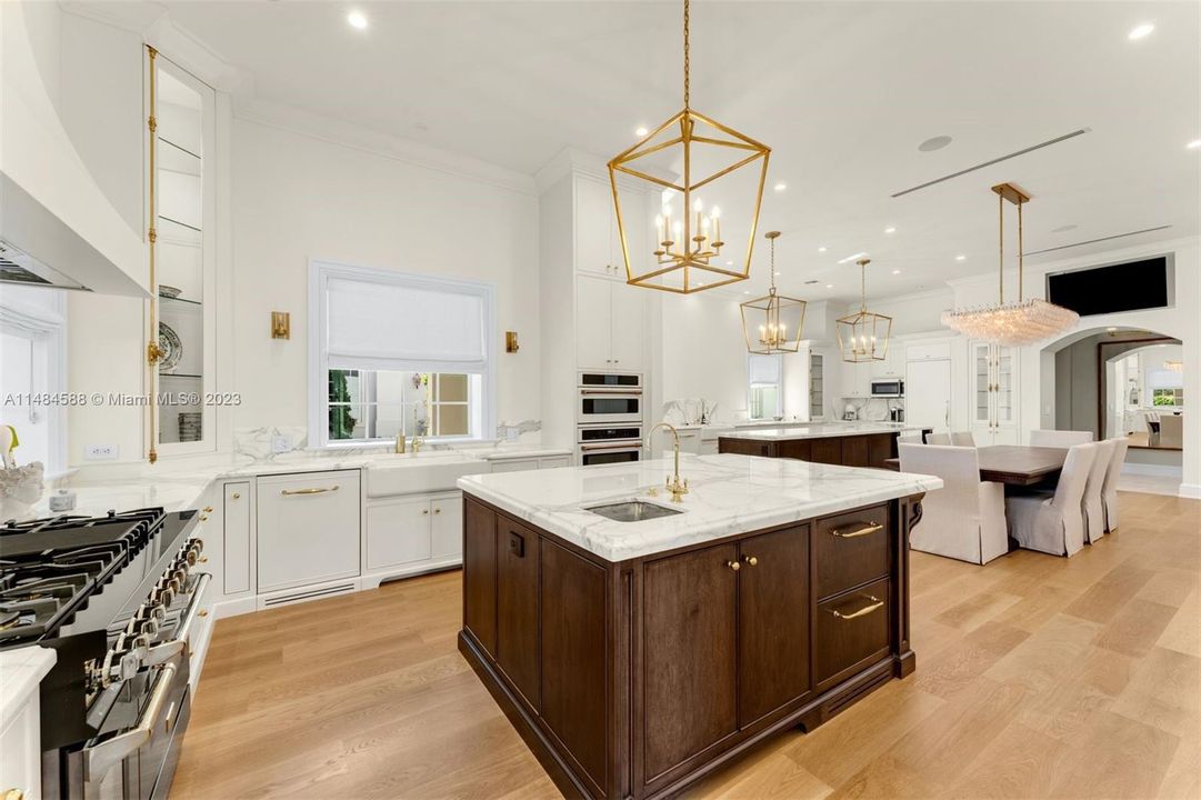 Недавно продано: $19,900,000 (6 спален, 7 ванн, 17740 Квадратных фут)