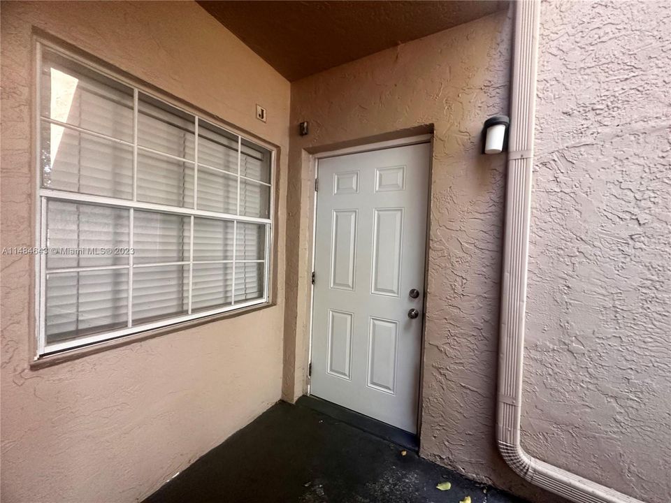 Recently Sold: $265,000 (2 beds, 2 baths, 854 Square Feet)