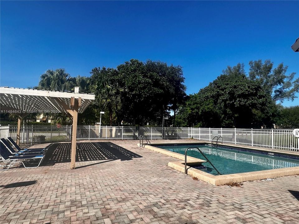 Recently Sold: $265,000 (2 beds, 2 baths, 854 Square Feet)