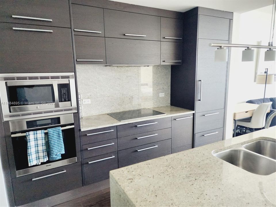 Recientemente alquilado: $4,100 (1 camas, 2 baños, 938 Pies cuadrados)