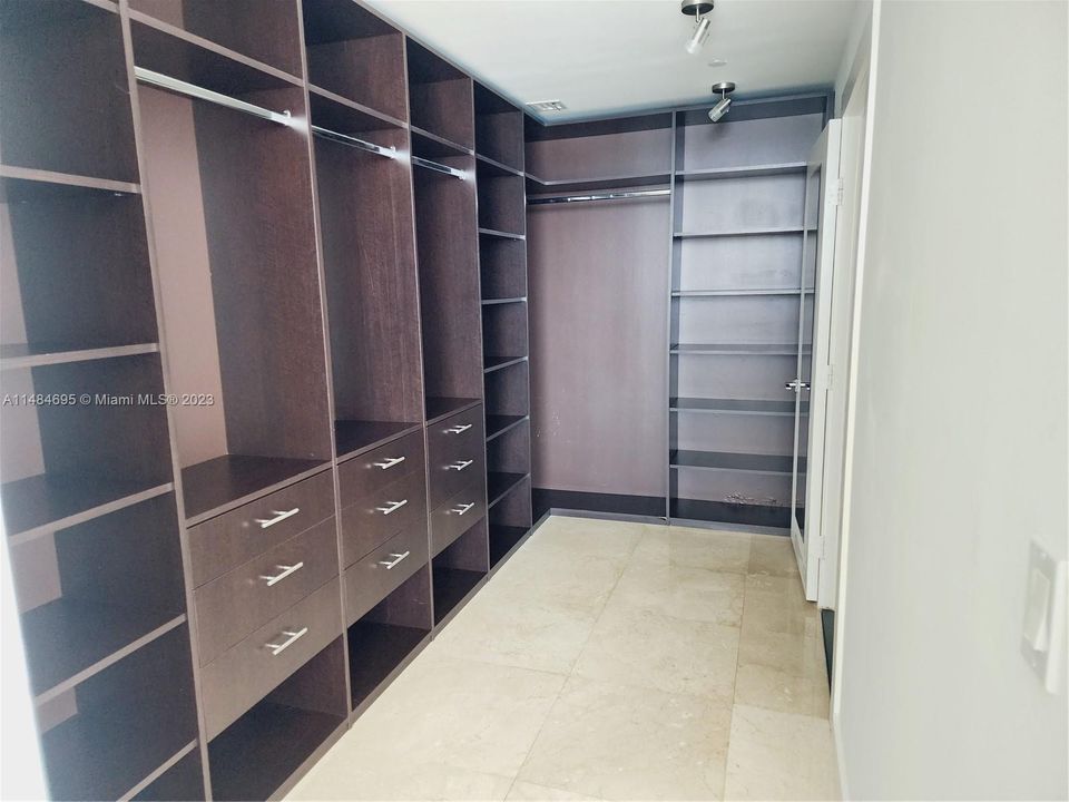 Recientemente alquilado: $4,100 (1 camas, 2 baños, 938 Pies cuadrados)