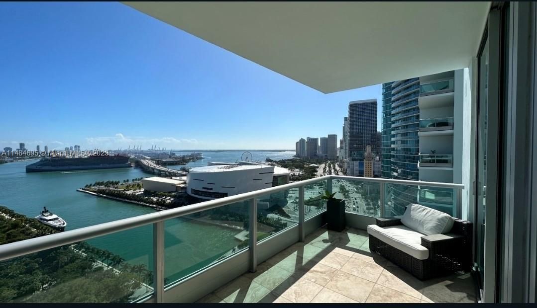 Recientemente alquilado: $4,100 (1 camas, 2 baños, 938 Pies cuadrados)