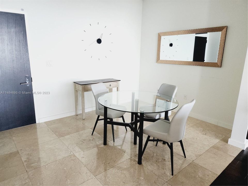 Recientemente alquilado: $4,100 (1 camas, 2 baños, 938 Pies cuadrados)