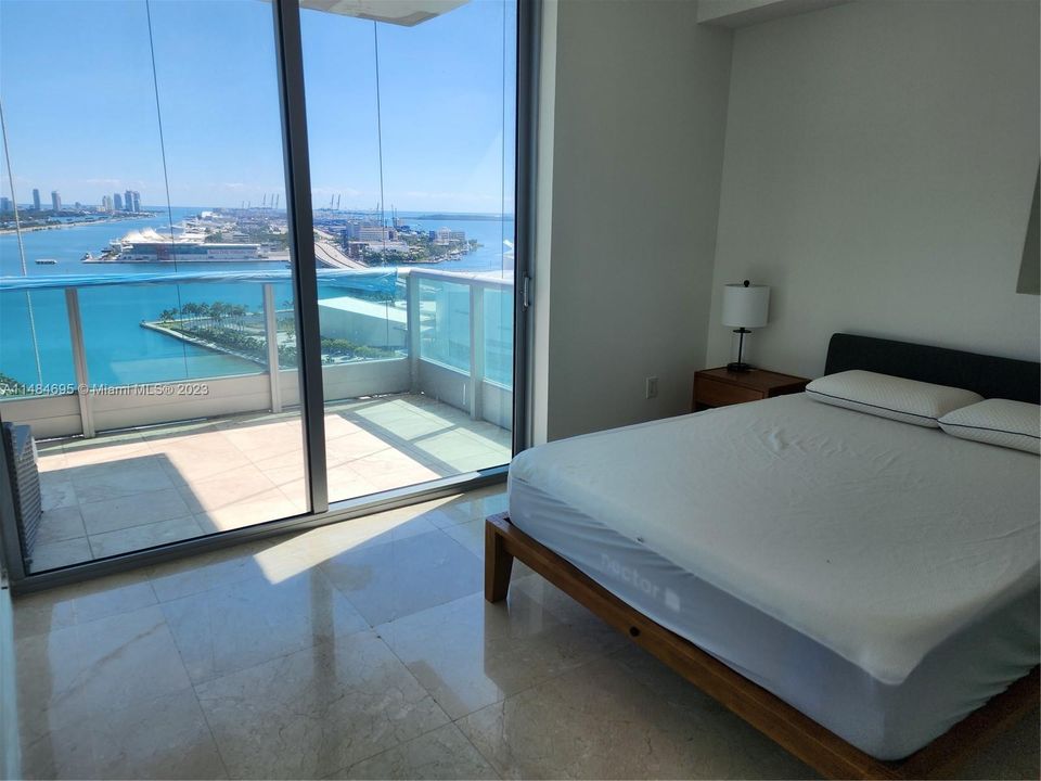 Recientemente alquilado: $4,100 (1 camas, 2 baños, 938 Pies cuadrados)