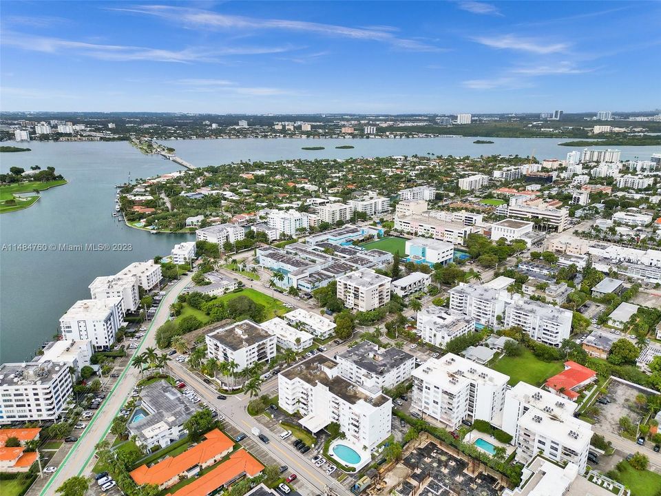 Vendido Recientemente: $395,000 (1 camas, 2 baños, 1275 Pies cuadrados)