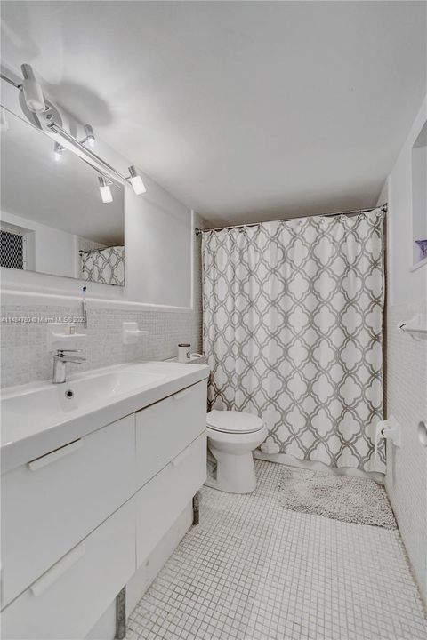 Vendido Recientemente: $395,000 (1 camas, 2 baños, 1275 Pies cuadrados)