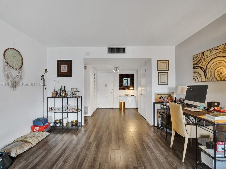 Vendido Recientemente: $395,000 (1 camas, 2 baños, 1275 Pies cuadrados)