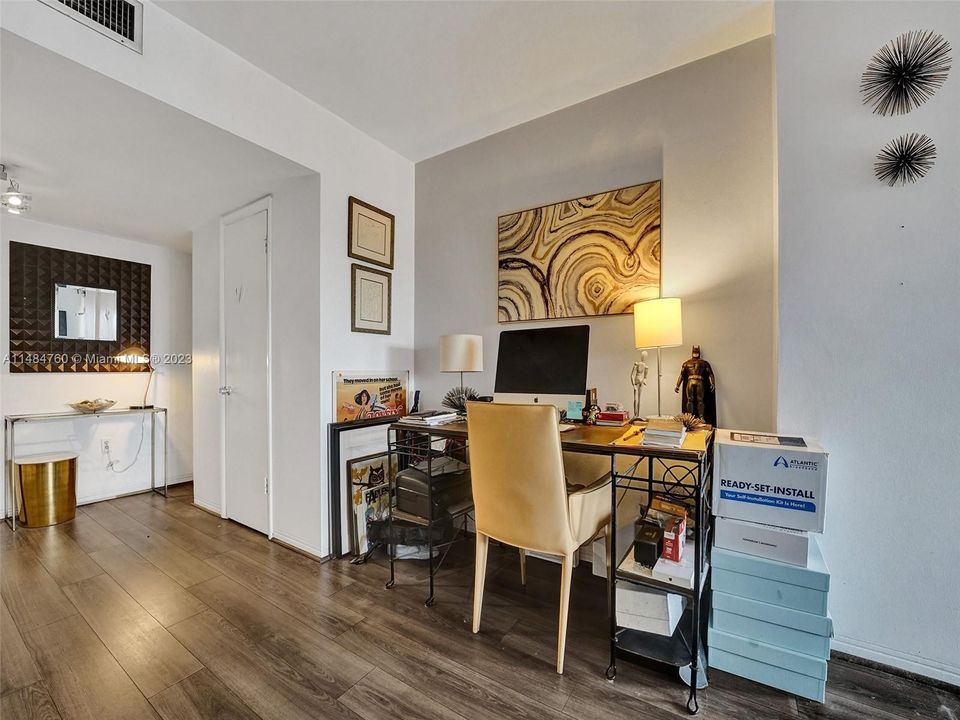 Vendido Recientemente: $395,000 (1 camas, 2 baños, 1275 Pies cuadrados)