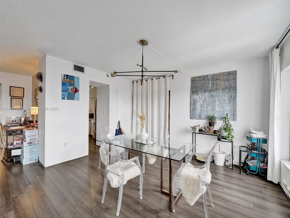 Vendido Recientemente: $395,000 (1 camas, 2 baños, 1275 Pies cuadrados)