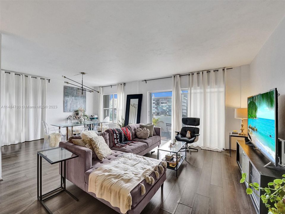 Vendido Recientemente: $395,000 (1 camas, 2 baños, 1275 Pies cuadrados)