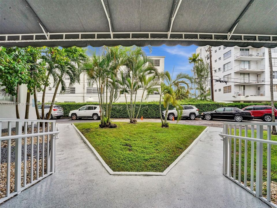 Vendido Recientemente: $395,000 (1 camas, 2 baños, 1275 Pies cuadrados)