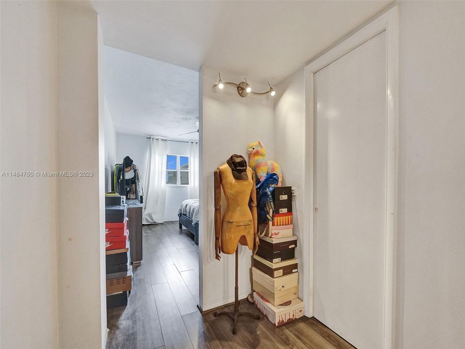 Vendido Recientemente: $395,000 (1 camas, 2 baños, 1275 Pies cuadrados)