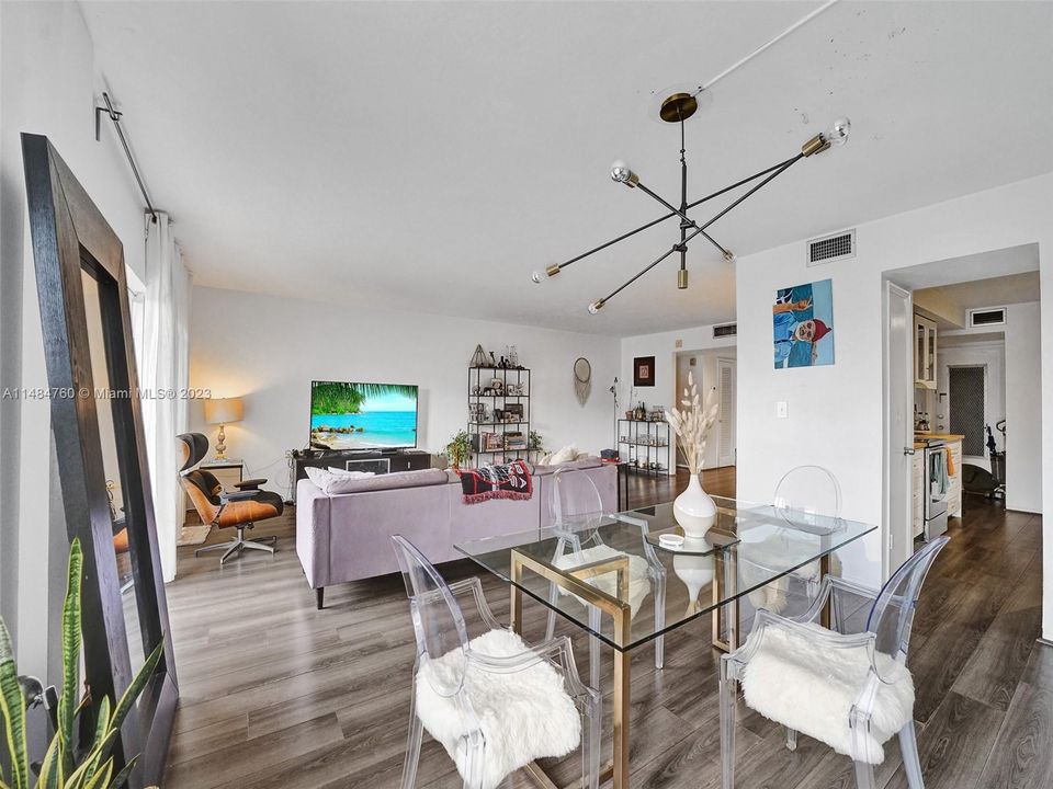 Vendido Recientemente: $395,000 (1 camas, 2 baños, 1275 Pies cuadrados)