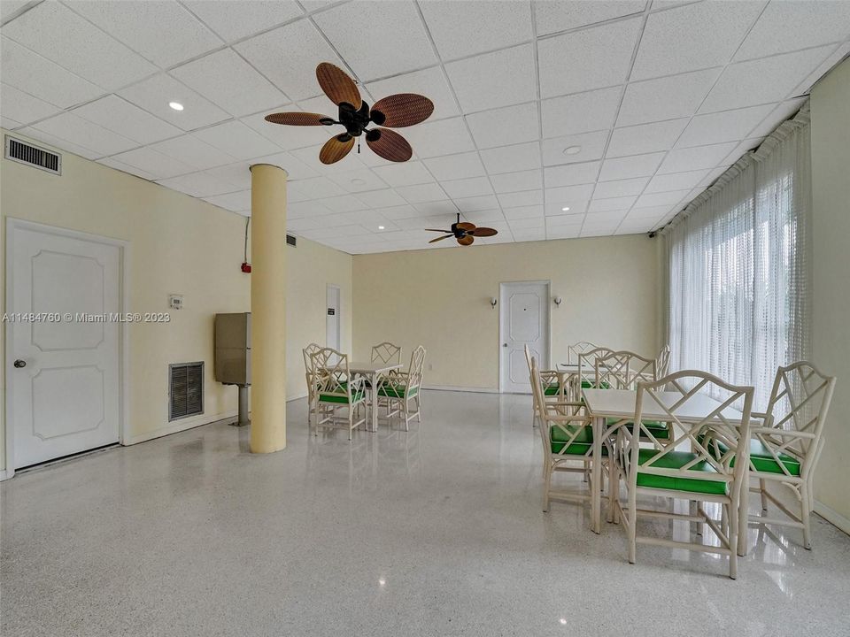 Vendido Recientemente: $395,000 (1 camas, 2 baños, 1275 Pies cuadrados)