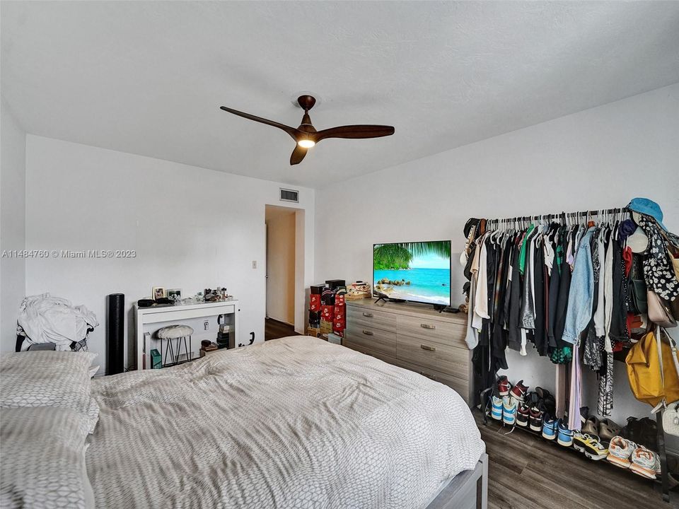 Vendido Recientemente: $395,000 (1 camas, 2 baños, 1275 Pies cuadrados)