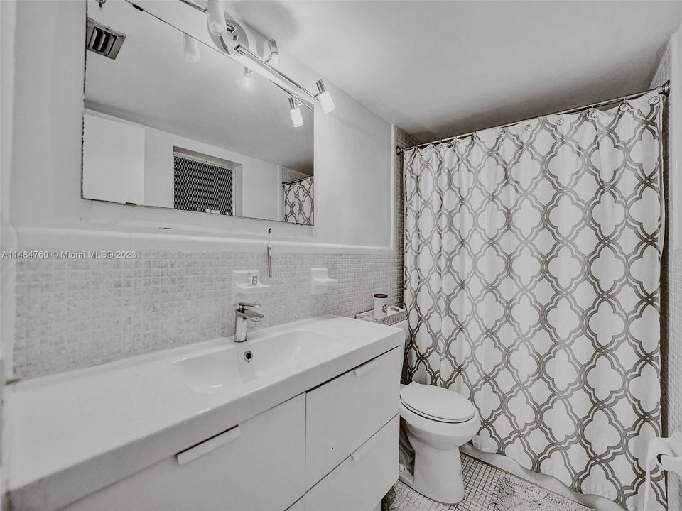 Vendido Recientemente: $395,000 (1 camas, 2 baños, 1275 Pies cuadrados)