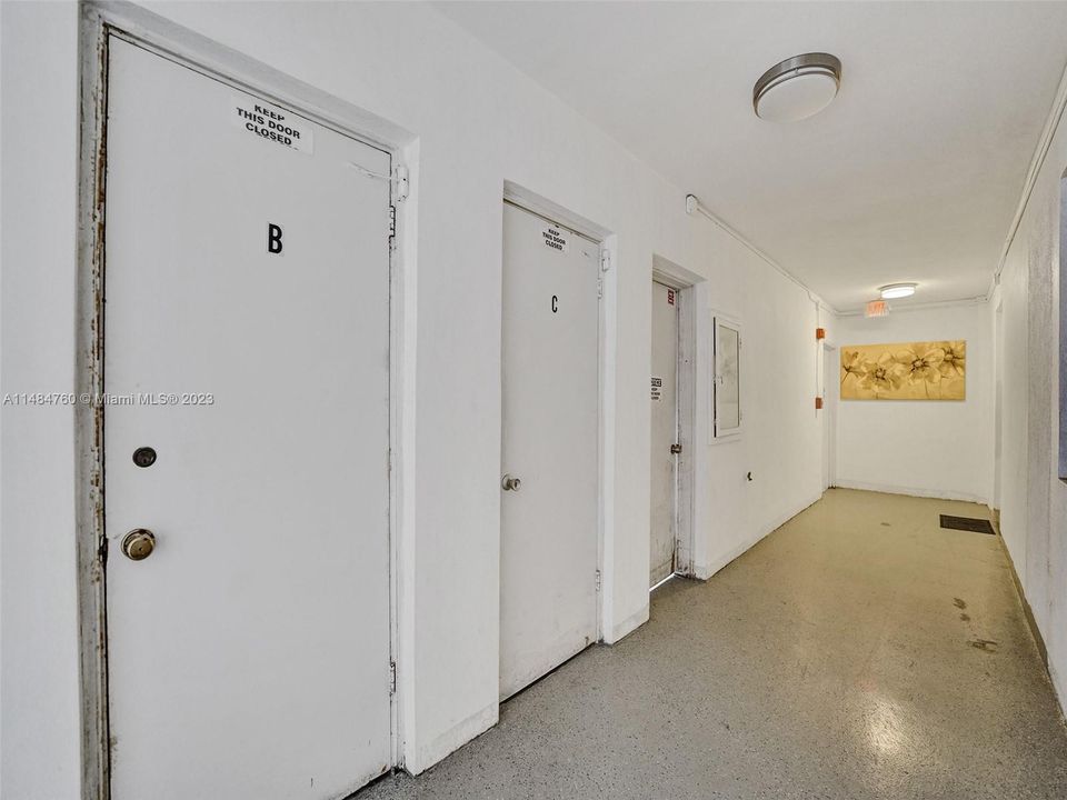 Vendido Recientemente: $395,000 (1 camas, 2 baños, 1275 Pies cuadrados)