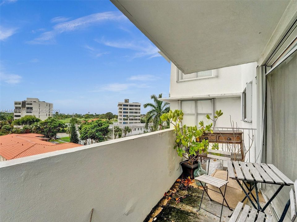 Vendido Recientemente: $395,000 (1 camas, 2 baños, 1275 Pies cuadrados)