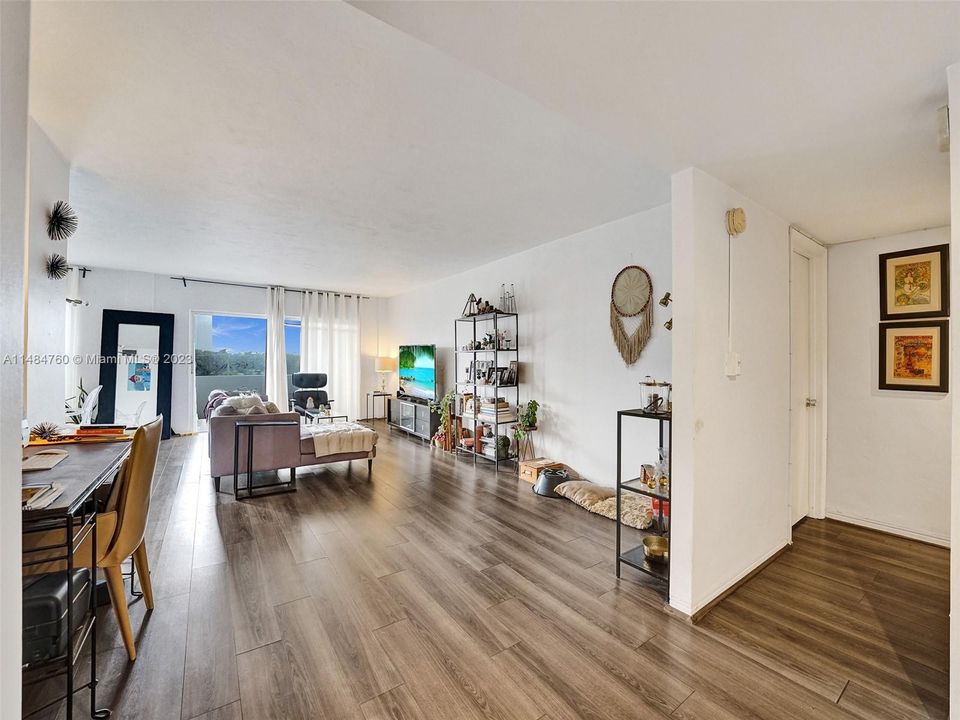 Vendido Recientemente: $395,000 (1 camas, 2 baños, 1275 Pies cuadrados)