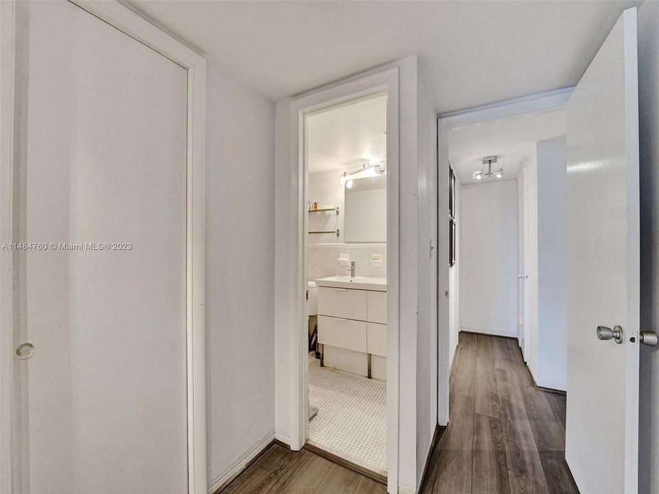 Vendido Recientemente: $395,000 (1 camas, 2 baños, 1275 Pies cuadrados)