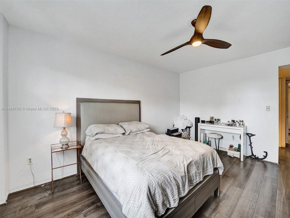 Vendido Recientemente: $395,000 (1 camas, 2 baños, 1275 Pies cuadrados)