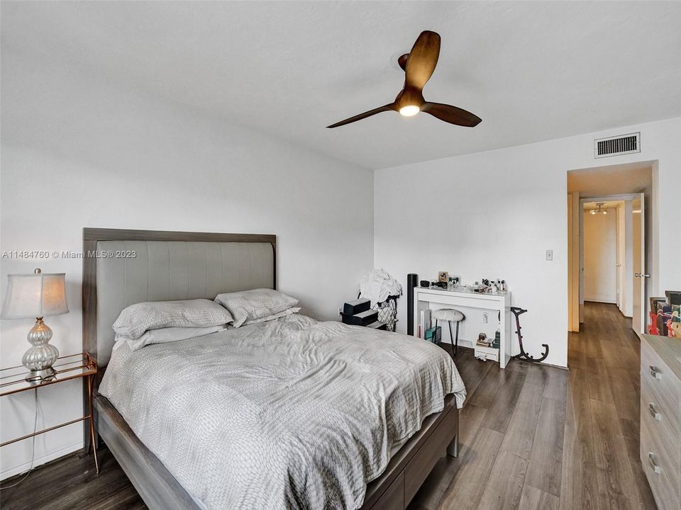 Vendido Recientemente: $395,000 (1 camas, 2 baños, 1275 Pies cuadrados)