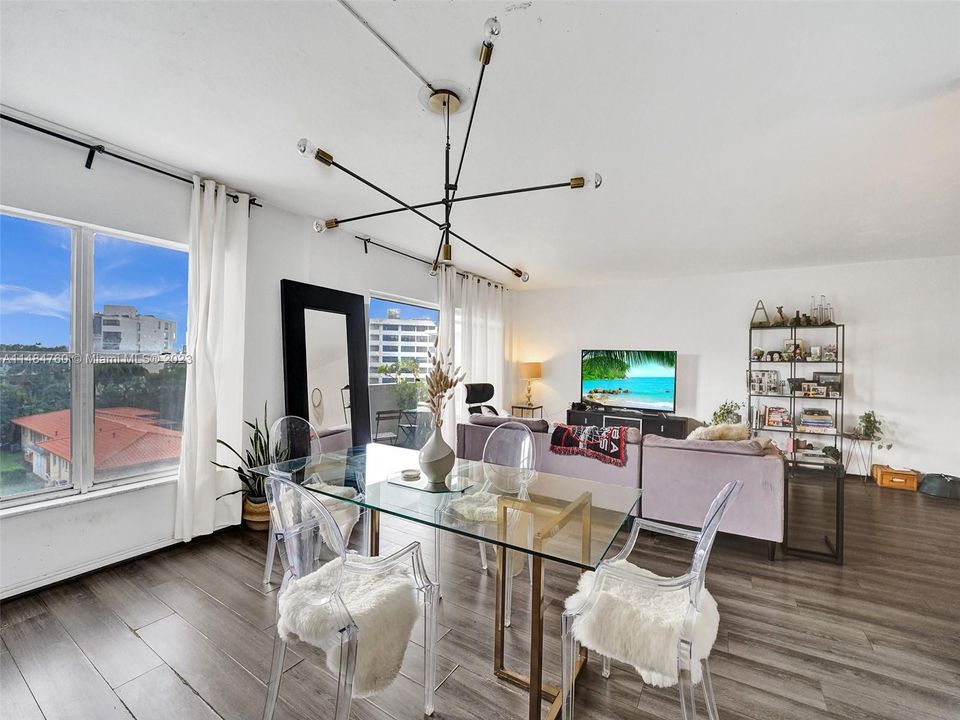 Vendido Recientemente: $395,000 (1 camas, 2 baños, 1275 Pies cuadrados)