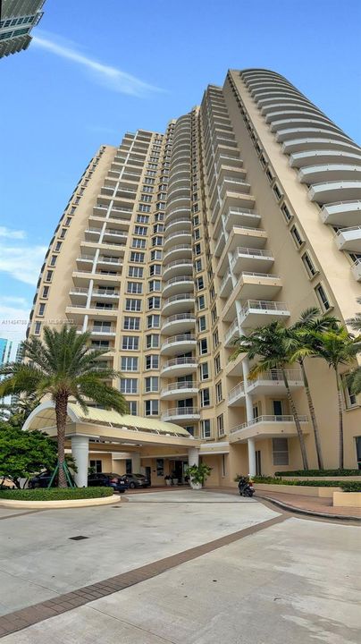 Recently Rented: $5,500 (2 beds, 2 baths, 1410 Square Feet)