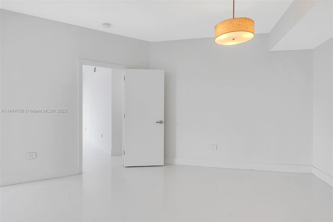 Recently Rented: $5,500 (2 beds, 2 baths, 1410 Square Feet)