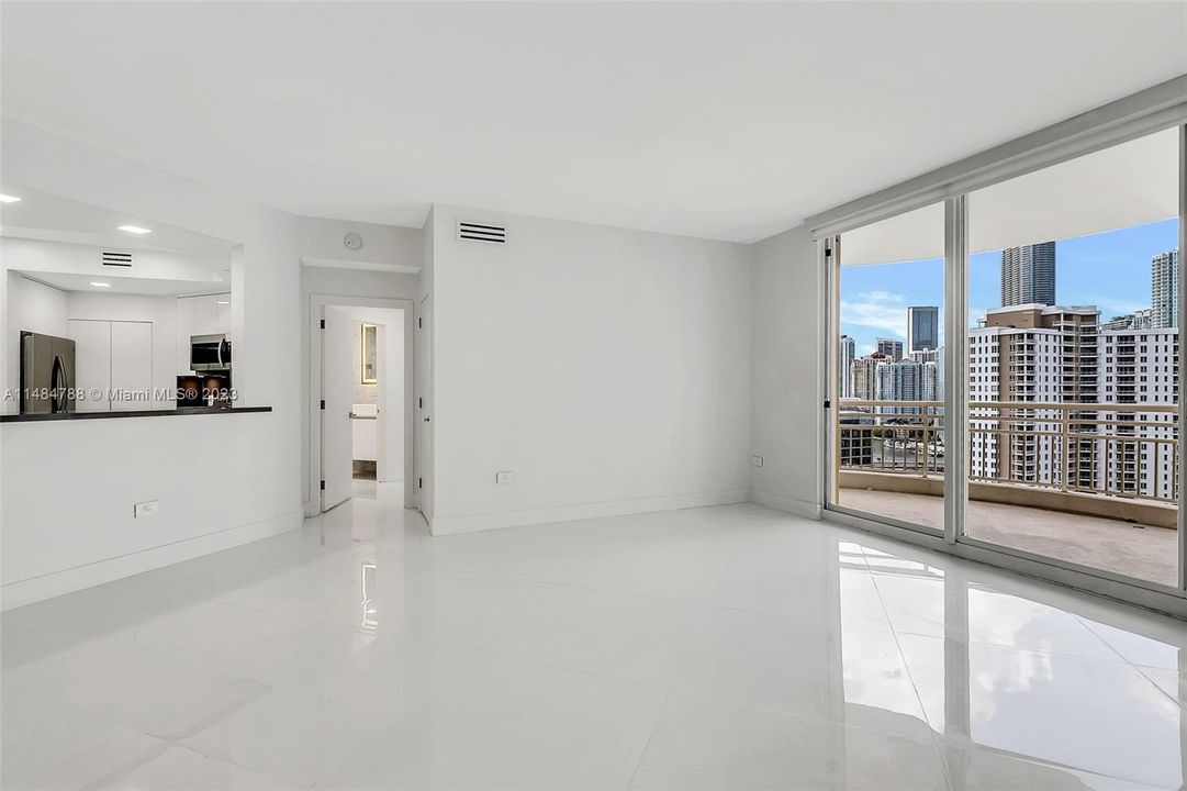 Recently Rented: $5,500 (2 beds, 2 baths, 1410 Square Feet)