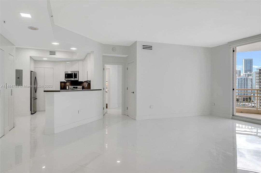 Recently Rented: $5,500 (2 beds, 2 baths, 1410 Square Feet)