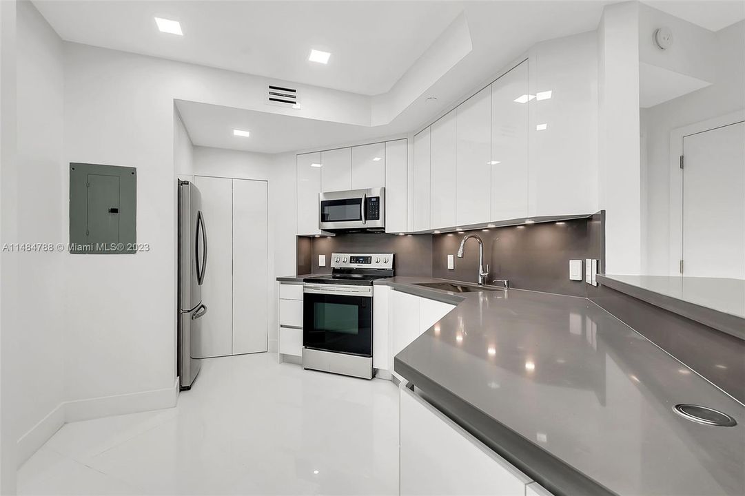 Recently Rented: $5,500 (2 beds, 2 baths, 1410 Square Feet)