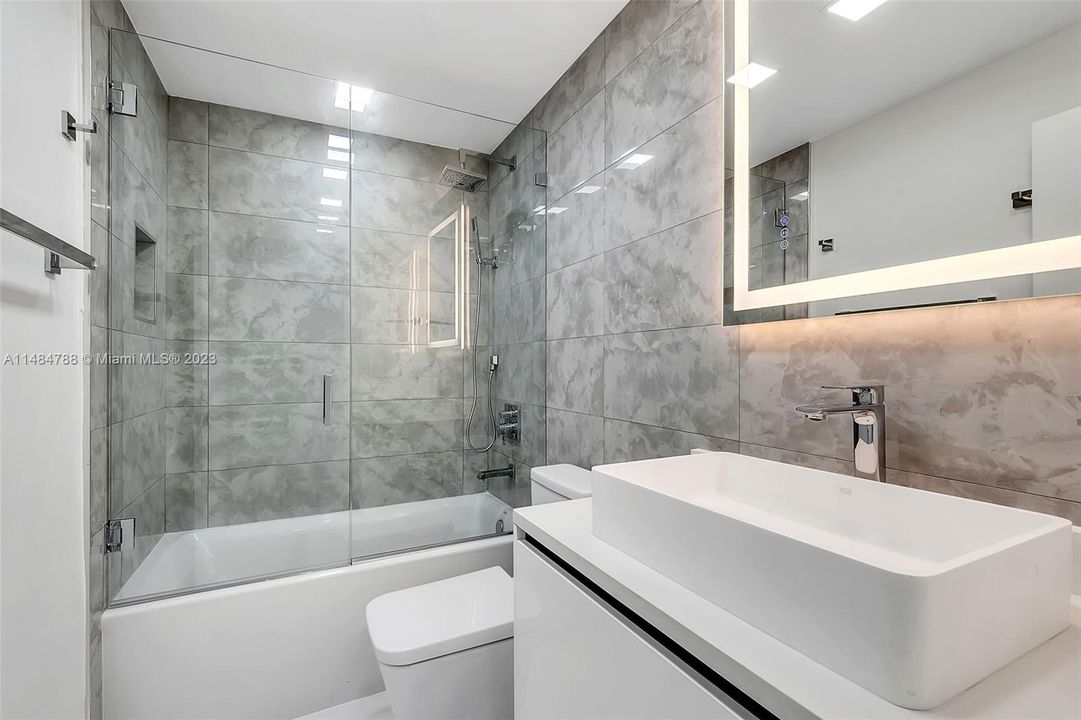 Recently Rented: $5,500 (2 beds, 2 baths, 1410 Square Feet)