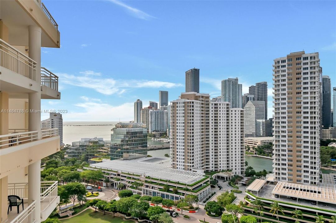 Recently Rented: $5,500 (2 beds, 2 baths, 1410 Square Feet)