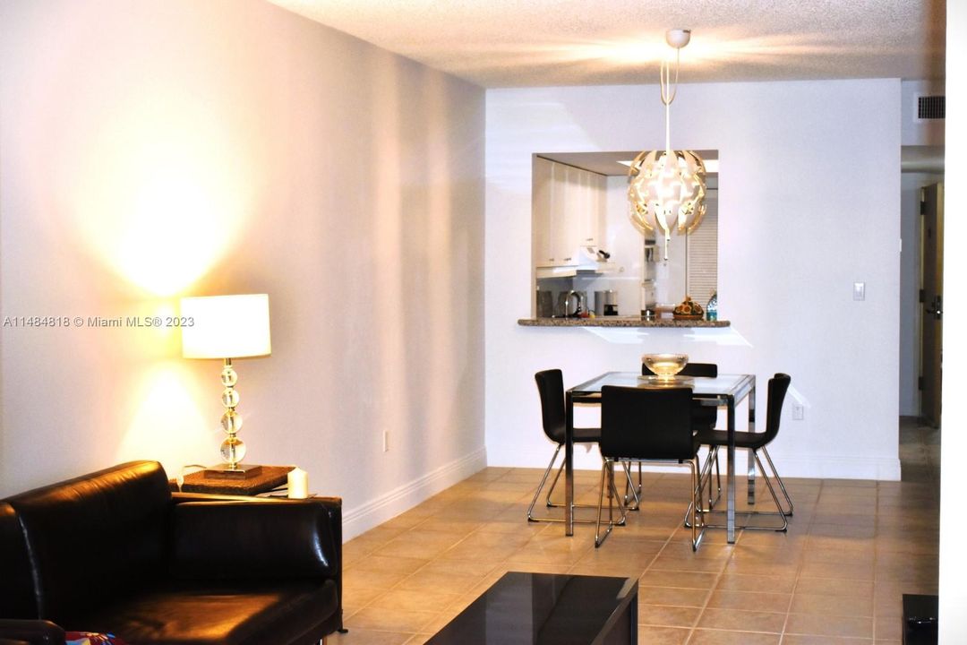 For Sale: $600,000 (1 beds, 1 baths, 1150 Square Feet)