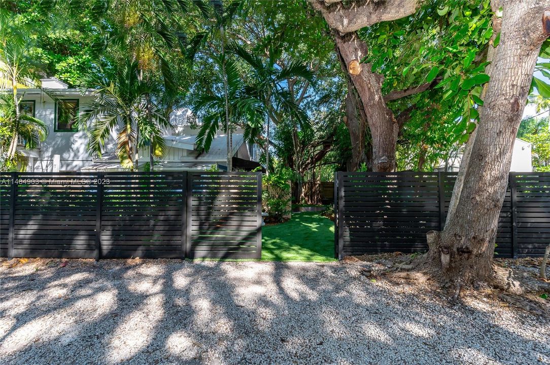 Recently Rented: $3,400 (1 beds, 1 baths, 672 Square Feet)