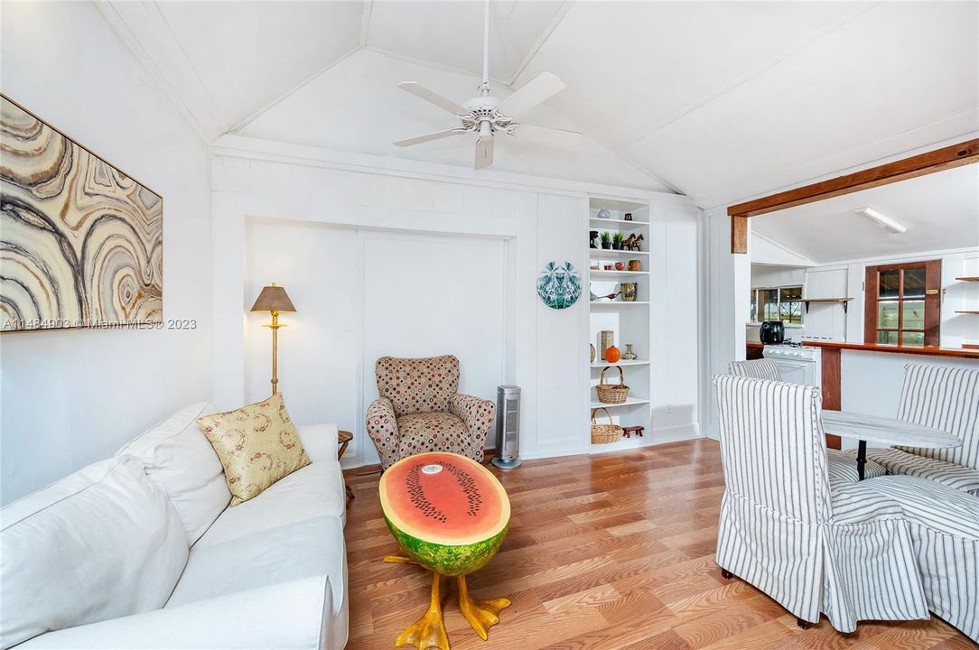 Recently Rented: $3,400 (1 beds, 1 baths, 672 Square Feet)