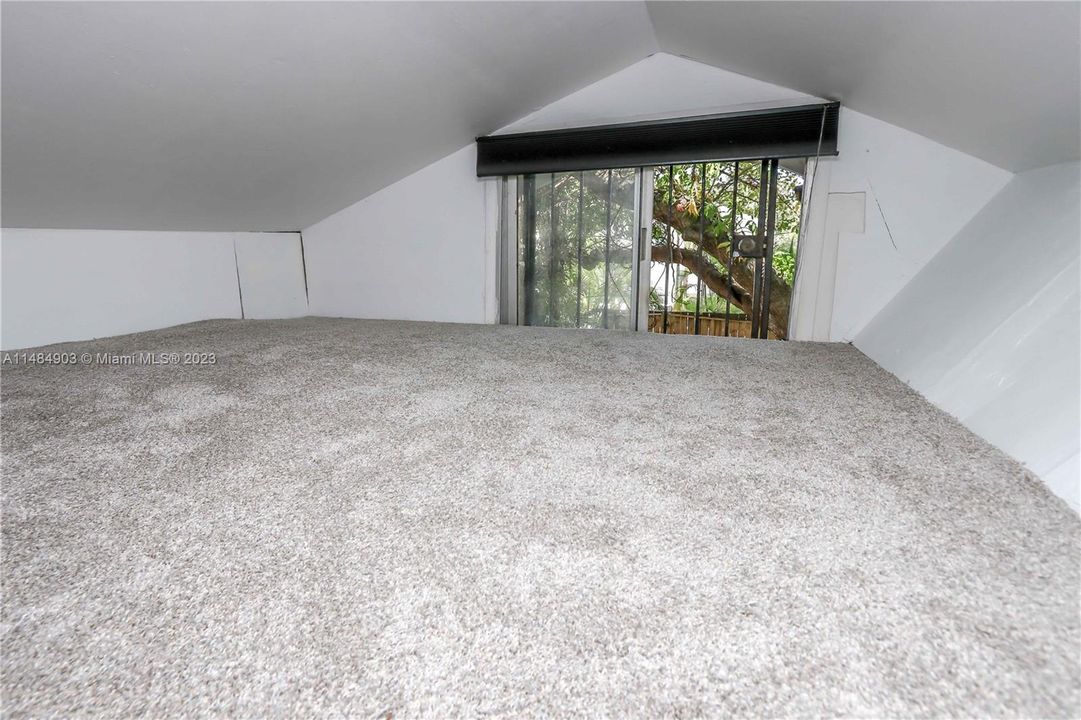 Recently Rented: $3,400 (1 beds, 1 baths, 672 Square Feet)