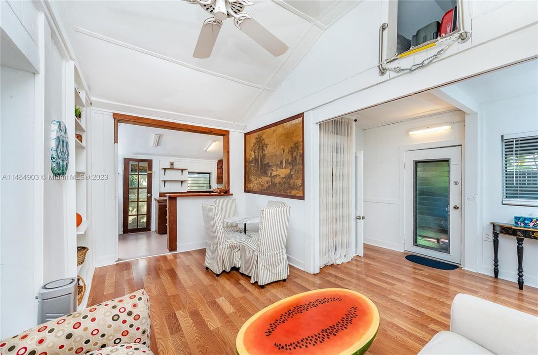 Recently Rented: $3,400 (1 beds, 1 baths, 672 Square Feet)