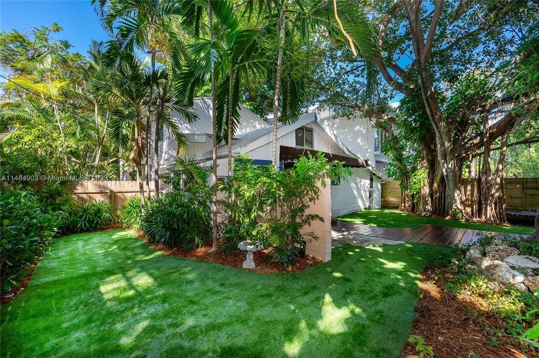 Recently Rented: $3,400 (1 beds, 1 baths, 672 Square Feet)