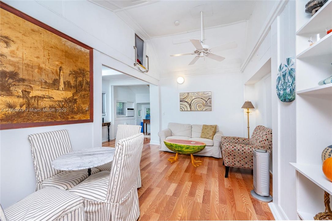 Recently Rented: $3,400 (1 beds, 1 baths, 672 Square Feet)