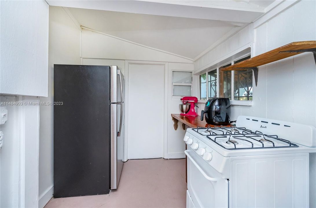 Recently Rented: $3,400 (1 beds, 1 baths, 672 Square Feet)