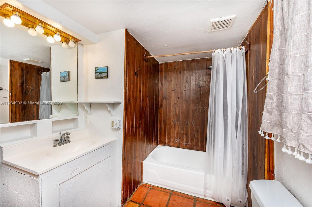 Recently Rented: $3,400 (1 beds, 1 baths, 672 Square Feet)