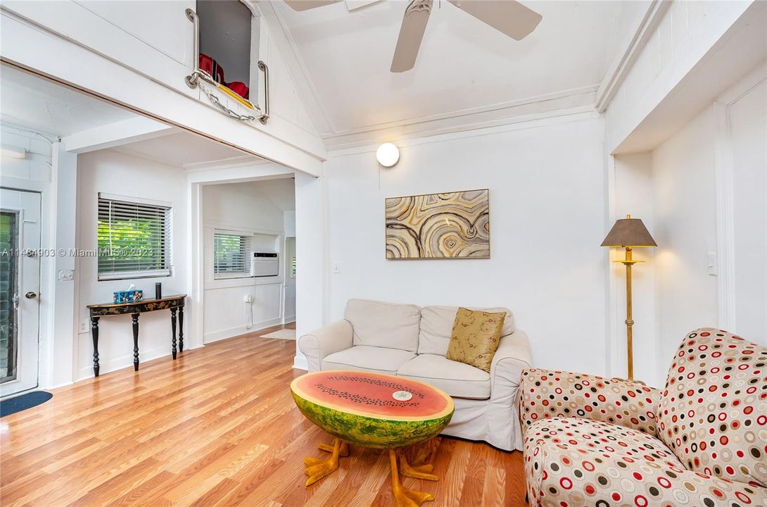 Recently Rented: $3,400 (1 beds, 1 baths, 672 Square Feet)