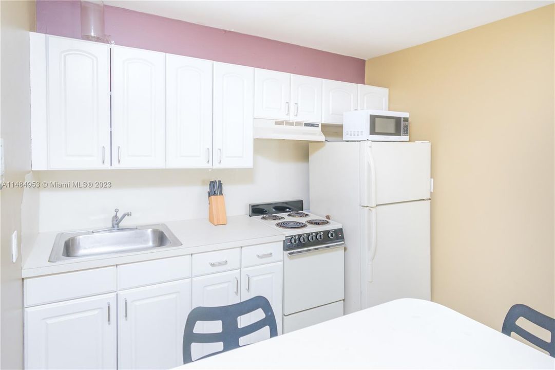 For Sale: $224,999 (1 beds, 1 baths, 460 Square Feet)