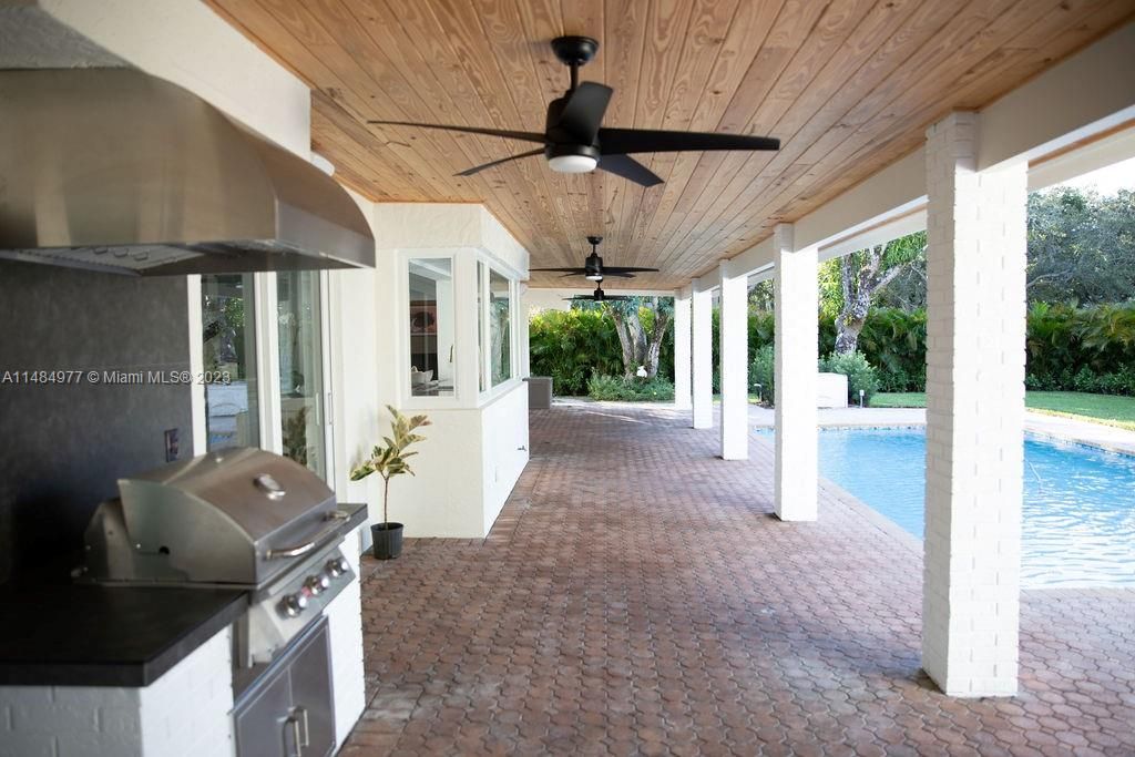 Vendido Recientemente: $1,589,000 (4 camas, 2 baños, 2691 Pies cuadrados)