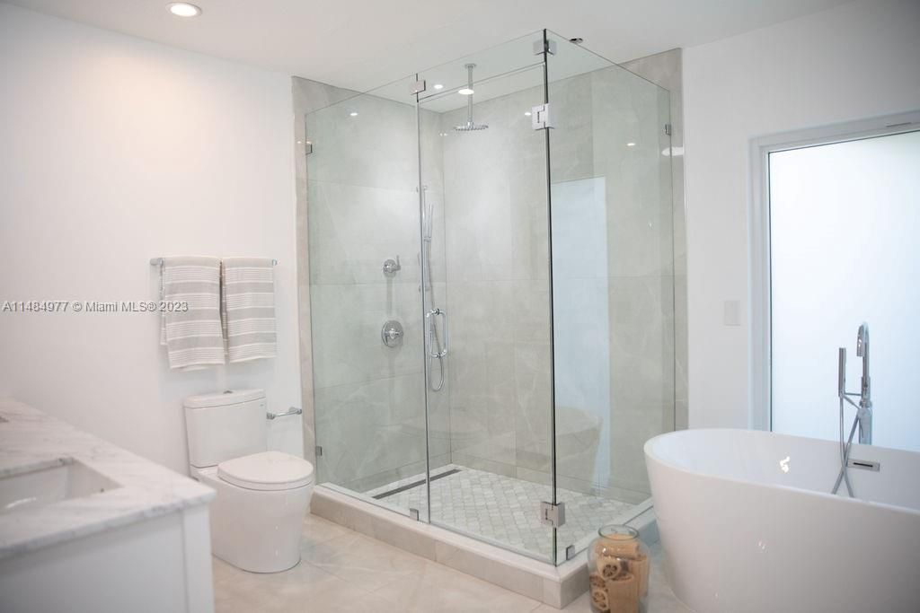 Vendido Recientemente: $1,589,000 (4 camas, 2 baños, 2691 Pies cuadrados)